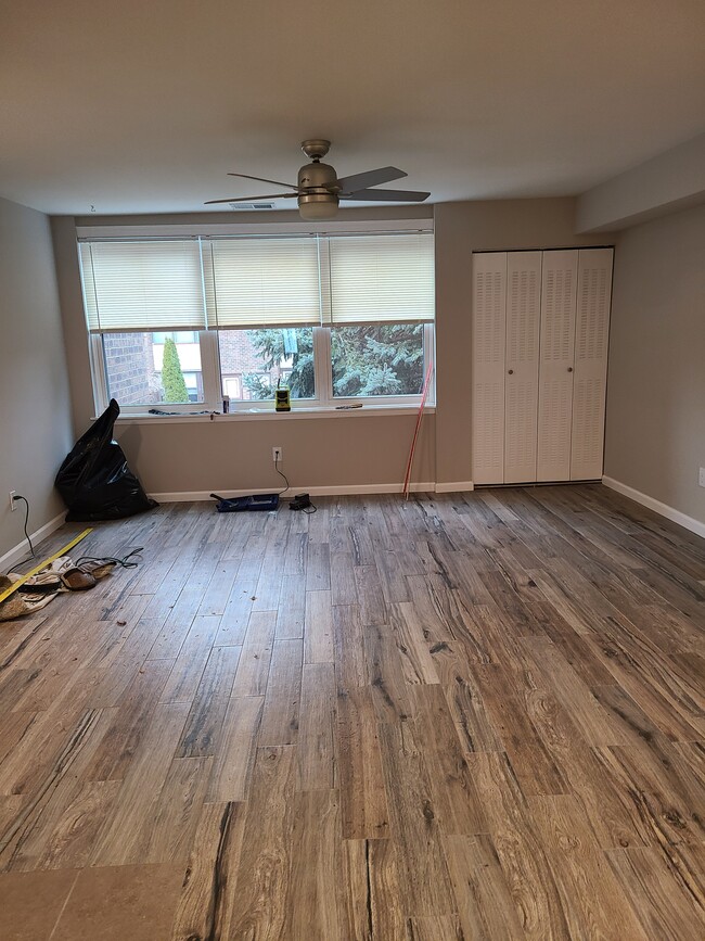 Living Room - 611 Roxborough Ave