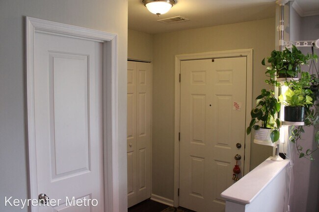 Building Photo - 3 br, 2.5 bath House - 708 Kaplan Court