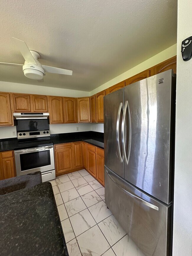Building Photo - Charming 3-bedroom ,2-bathroom & Fully Fenced