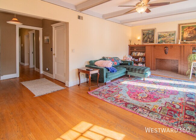 Foto del edificio - 844 W Lakeside Pl