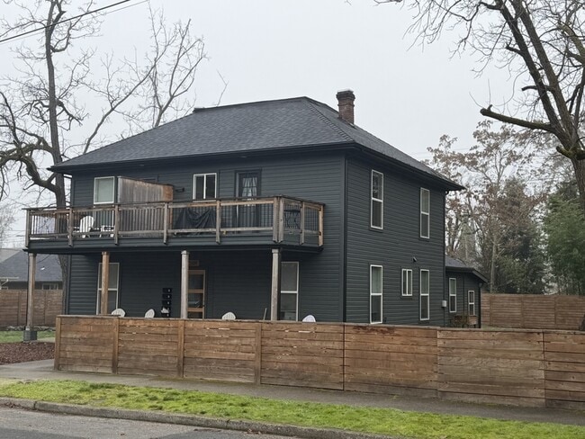 Building Photo - 509 NW C St