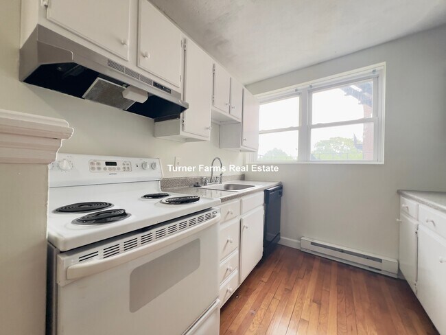 Foto del edificio - 402A Highland Ave