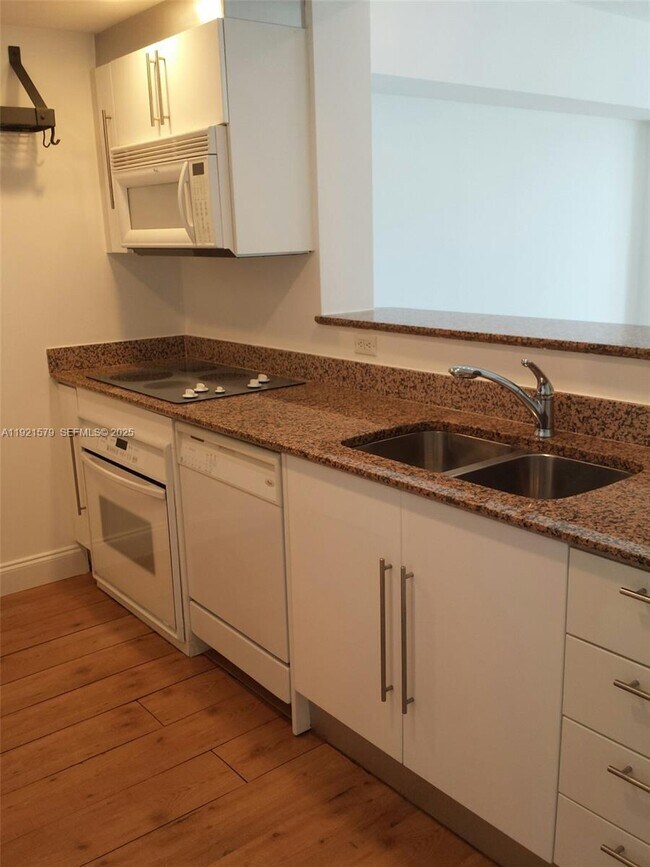 Foto del edificio - 325 S Biscayne Blvd