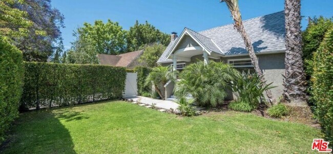 Foto del edificio - 1149 N Poinsettia Pl