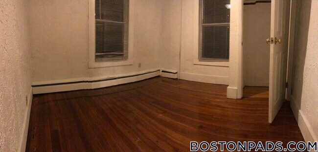 Building Photo - 53 Fellsway W