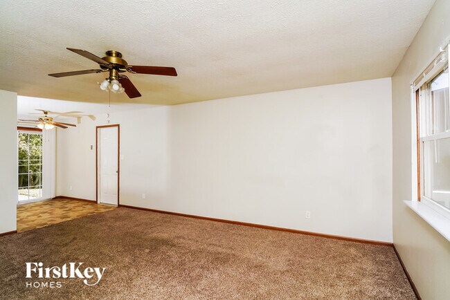 Foto del edificio - 8631 Pleasant Creek Ct