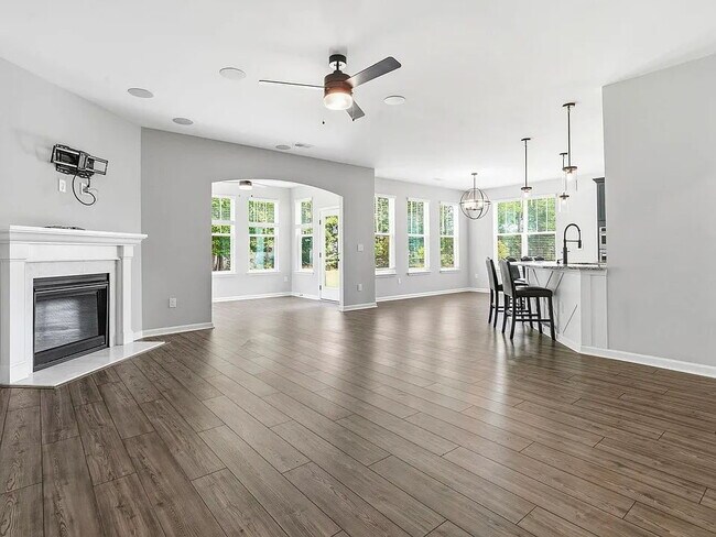 Foto del edificio - Expansive 6-Bedroom Home – 4300 Sq Ft in Arcadia