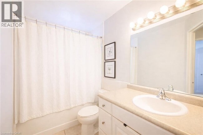 Photo du bâtiment - 527 Parkside Dr