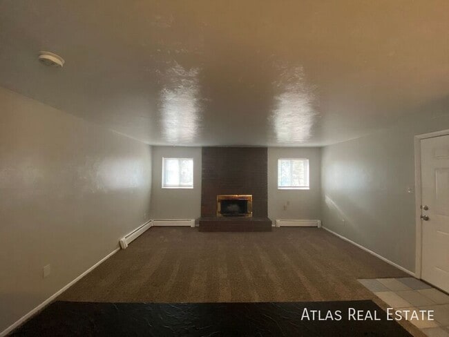 Building Photo - 2840 Montebello Dr W