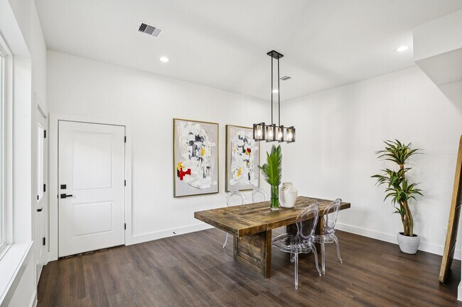 Foto del edificio - 6739 Liverpool St