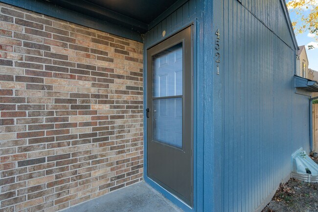 Foto del edificio - 4521 SW 33rd Terrace