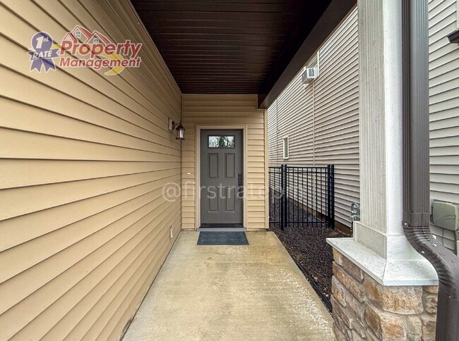Building Photo - 2204 E Kamay Dr