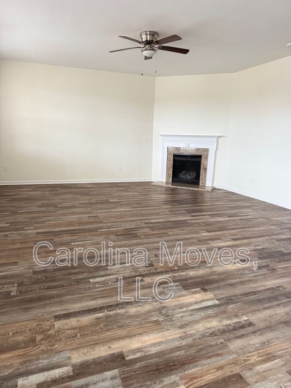 Foto del edificio - 223 Collingwood Ln