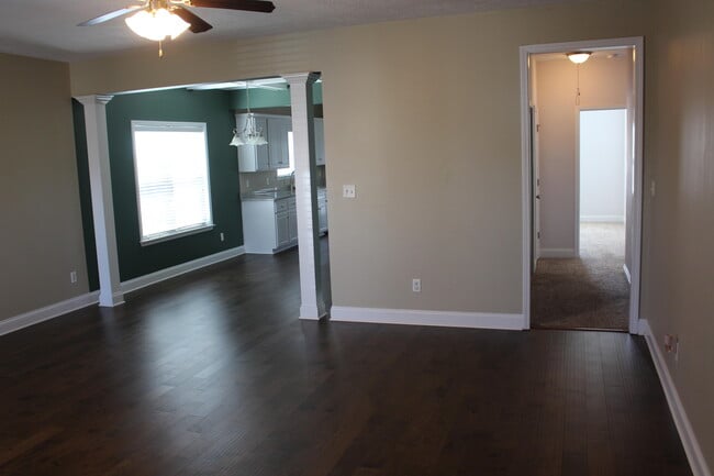 Building Photo - 3047 Greymoor Cir