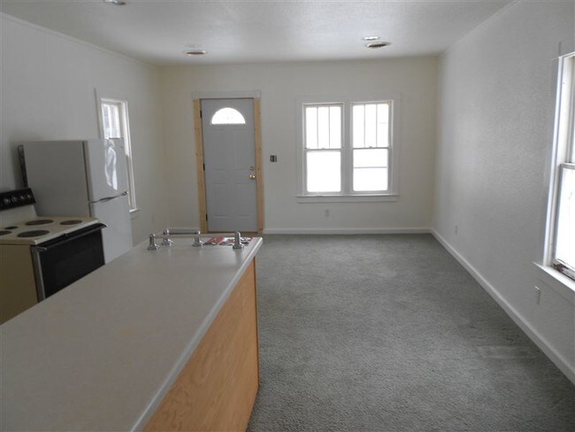 Building Photo - Studio, 1 bath House - 821 Lincoln Ave