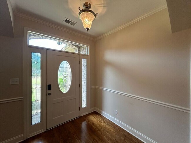 Building Photo - 4570 Model Cove