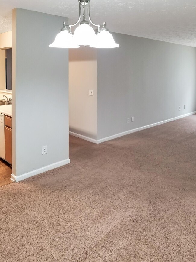Building Photo - 5102 Fairington Ridge Cir