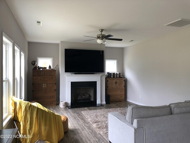Building Photo - 209 Legacy Ln