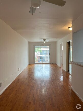 Building Photo - 18 Skyline Dr