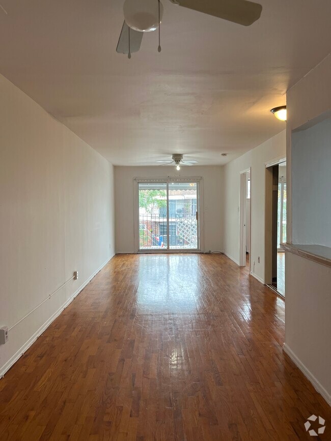 Building Photo - 18 Skyline Dr