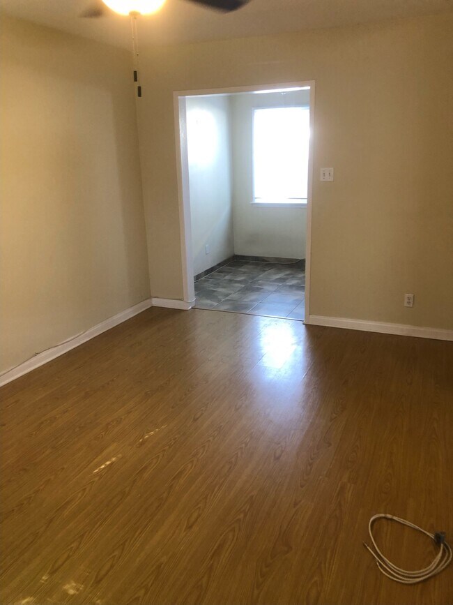 Foto del edificio - 1745 N Hollywood Way