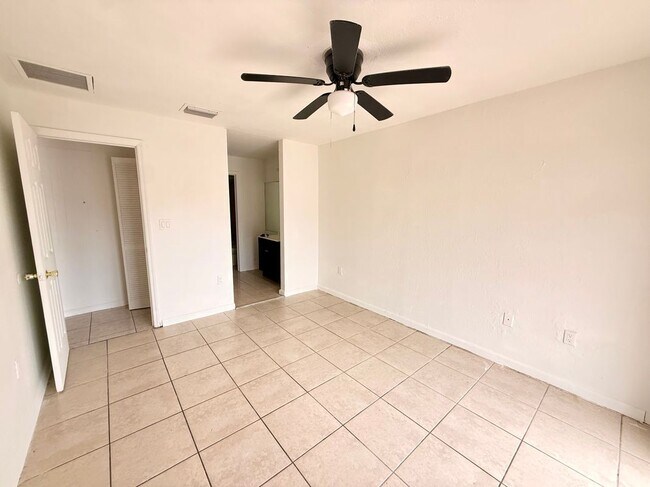 Building Photo - 26243 SW 135th Ave