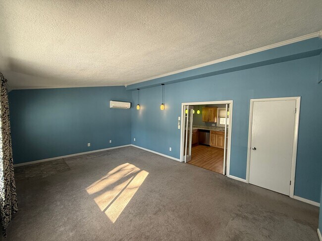 Building Photo - 7215 Shady Ln