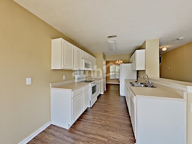 Foto del edificio - 4060 Longfellow Dr