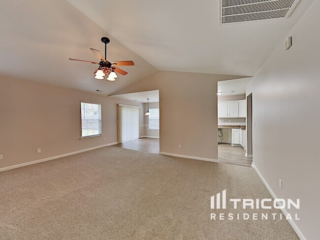 Foto del edificio - 2117 Clear Brook Dr