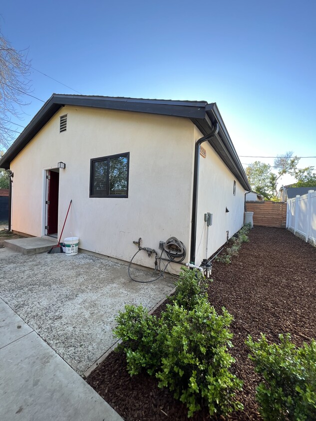 15334 Back House - 15334 Archwood St