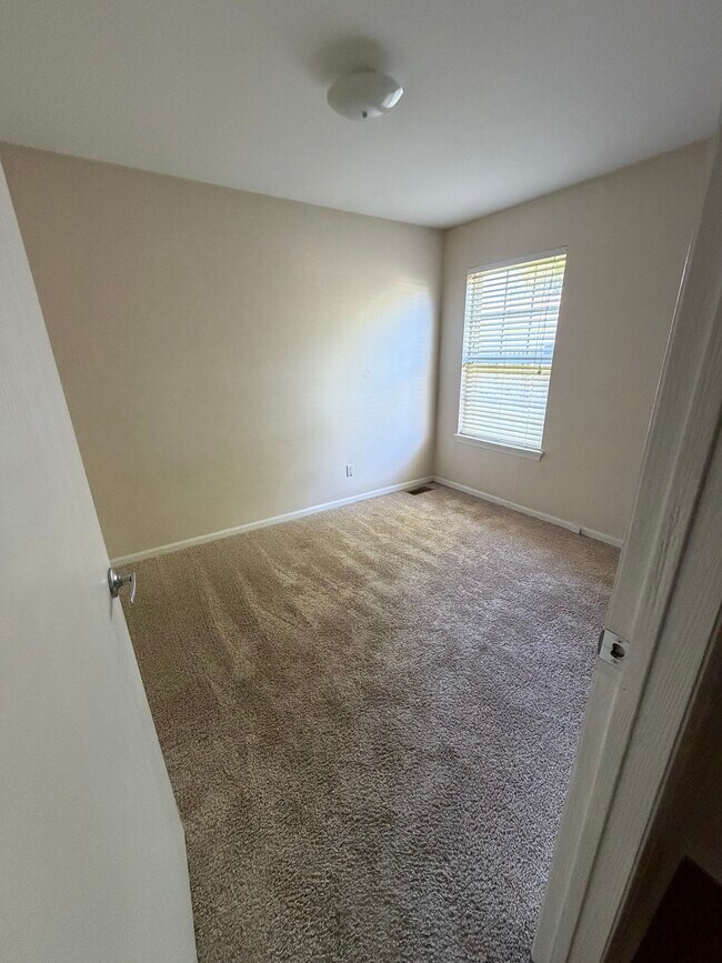 Foto del edificio - 3022 N Kenwood Ave