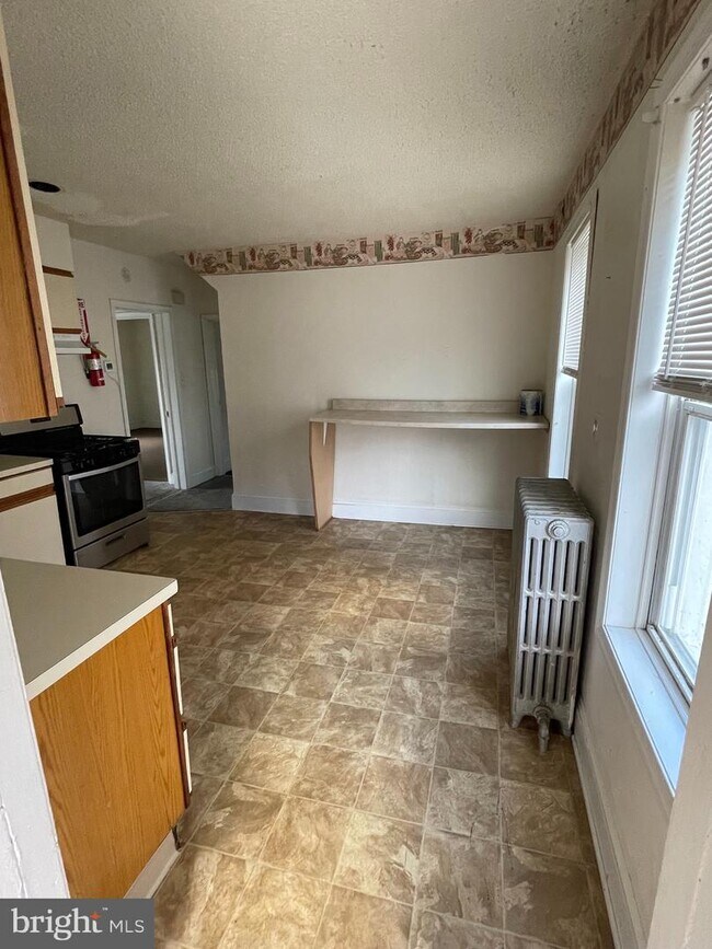 227 Linwood Ave Unit 1, Ardmore, PA 19003 Room for Rent in Ardmore