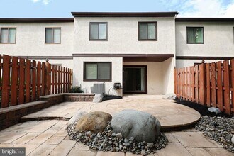 Building Photo - 72 5 Crown Royal Cir