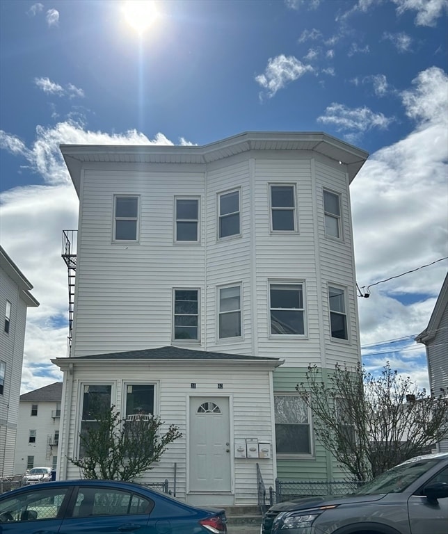 Building Photo - 40 Larch St