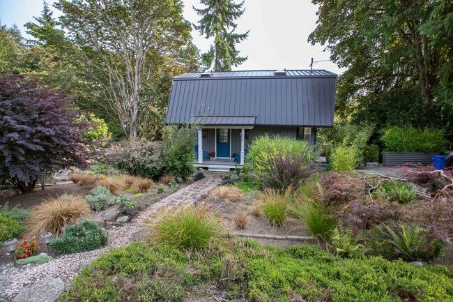 Building Photo - Dream Home in a Park Like Setting!!