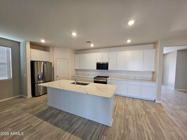 Building Photo - 3010 E Augusta Ave