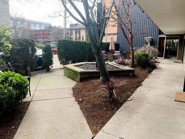 Foto del edificio - 752 Bellevue Ave E