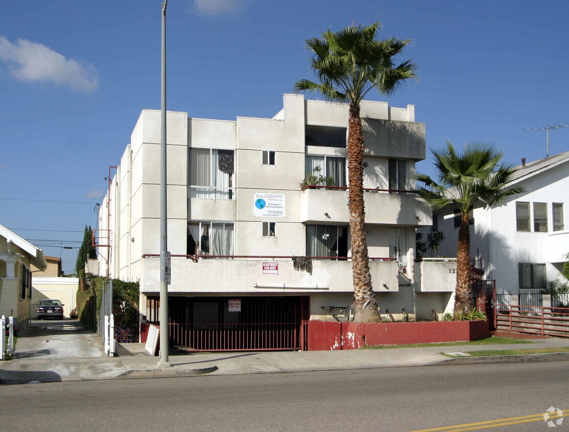Foto del edificio - 1219 N Bronson Ave