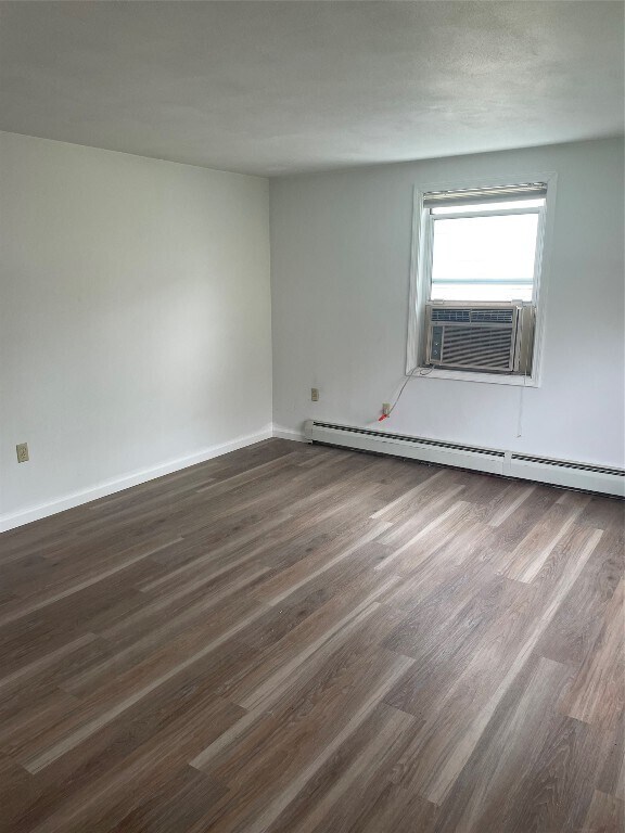 Building Photo - 834 Squires Ave