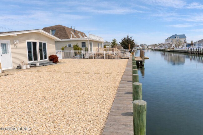 Foto del edificio - 825 Leeward Dr