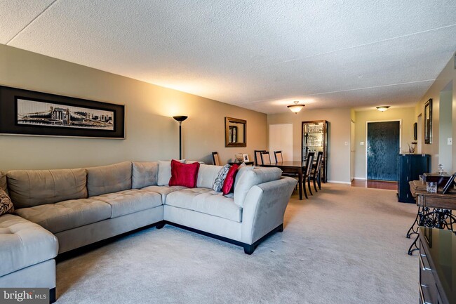 Building Photo - 20535 Valley Forge Cir