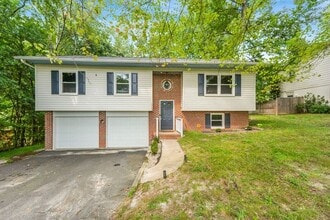 Building Photo - 1703 Sherwood Dr