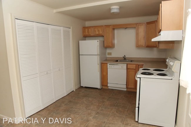 Building Photo - 311 E Central Ave