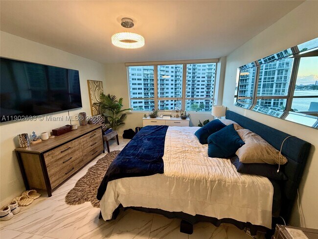 Foto del edificio - 1500 Bay Dr E