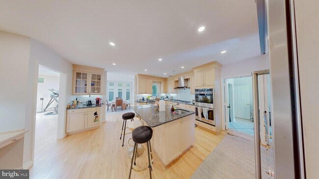 Building Photo - 8403 Bradmoor Dr