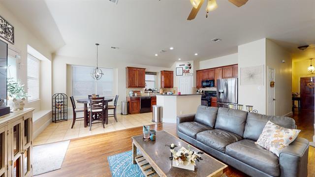 Foto del edificio - 2113 Lanshire Dr