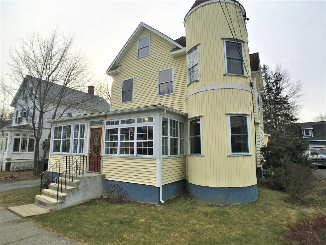 38 Lagrange Ave Unit 1, Arlington, NY 12603 Room for Rent in