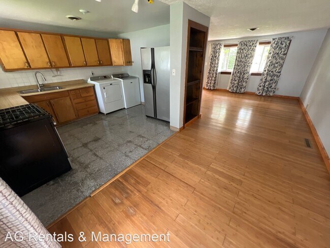 Building Photo - 3 br, 2 bath House - 2702 Barnhart Ave