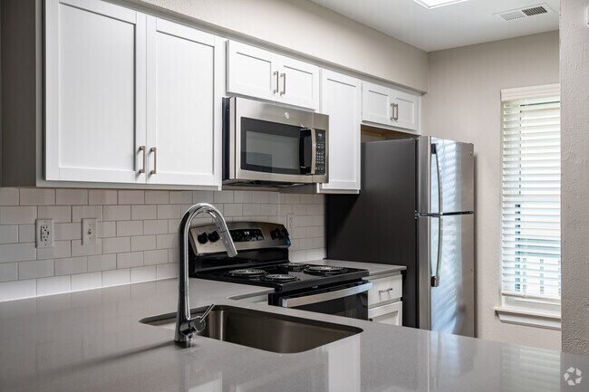 2 habitaciones, 1 baño - 860 pies cuadrados - Foxwood Upper - Cocina - Laurel Valley
