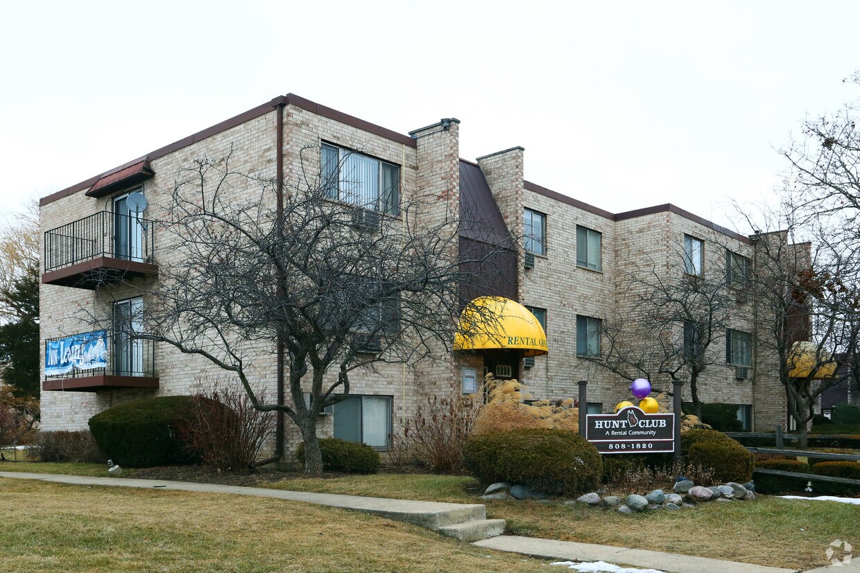 The Hunt Club Apartments Apartments 350 Inland Dr Wheeling, IL